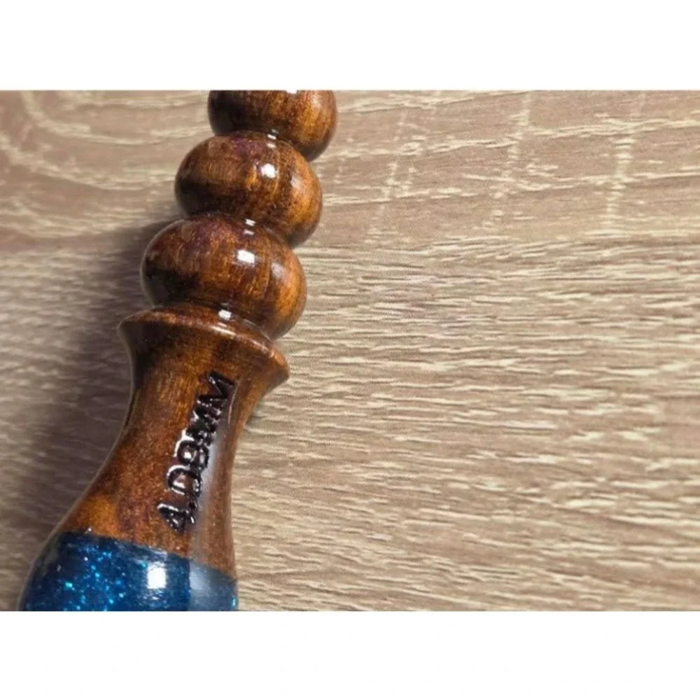 Handmade Wooden and Blue Glitter Resin Ergonomic Crochet Hook 4.0mm G-6